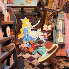 Cargar imagen en el visor de la galería, Book Nook - Alicia en el País de las Maravillas