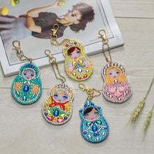 Cargar imagen en el visor de la galería, Llavero Diamond Painting 5D de Muñeca Rusa