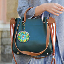 Cargar imagen en el visor de la galería, Llavero Diamond Painting 5D Flores Mandala 5 Piezas