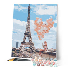 Cargar imagen en el visor de la galería, Mujer con globos junto a la Torre Eiffel