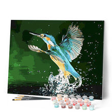 Cargar imagen en el visor de la galería, Pintar por números | Colibri alzando el vuelo | Novedades Animales Pájaros Fácil | FiguredArt