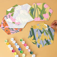 Cargar imagen en el visor de la galería, Mini Serie Pintar por Números - Hexágonos (6 piezas) - Pétalos pintados