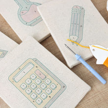 Cargar imagen en el visor de la galería, Punch Needle Kit (4 piezas) con marcos - Esenciales de Escritorio 1