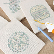 Cargar imagen en el visor de la galería, Punch Needle Kit (4 piezas) con marcos - Dulces y Street Food