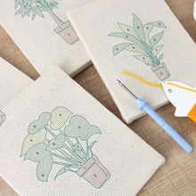 Cargar imagen en el visor de la galería, Punch Needle Kit (4 piezas) con marcos - Jungla Urbana 2