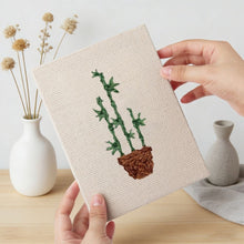 Cargar imagen en el visor de la galería, Punch Needle Kit (4 piezas) con marcos - Jungla Urbana 3