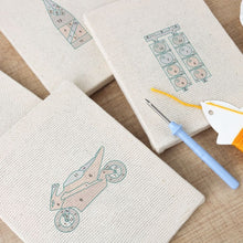 Cargar imagen en el visor de la galería, Punch Needle Kit (4 piezas) con marcos - Iconos Urbanos 3