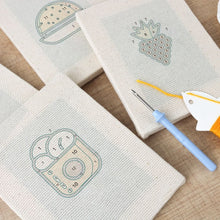 Cargar imagen en el visor de la galería, Punch Needle Kit (4 piezas) con marcos - Hora de Snacks 2