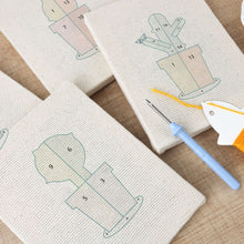 Cargar imagen en el visor de la galería, Punch Needle Kit (4 piezas) con marcos - Mini Jardín Interior 1