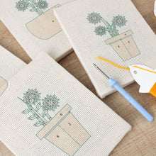 Cargar imagen en el visor de la galería, Punch Needle Kit (4 piezas) con marcos - Mini Macetas en Flor 2