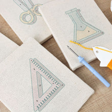 Cargar imagen en el visor de la galería, Punch Needle Kit (4 piezas) con marcos - Vuelta al Cole 2