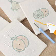 Cargar imagen en el visor de la galería, Punch Needle Kit (4 piezas) con marcos - Fiesta de Frutas 1
