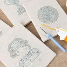 Cargar imagen en el visor de la galería, Punch Needle Kit (4 piezas) con marcos - Día de Carrera