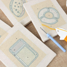 Cargar imagen en el visor de la galería, Punch Needle Kit (4 piezas) con marcos - Snacks Deliciosos