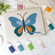 Cargar imagen en el visor de la galería, Punch Needle Kit con marco - Mariposa Azul