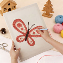 Cargar imagen en el visor de la galería, Punch Needle Kit con marco - Mariposa Roja