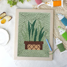 Cargar imagen en el visor de la galería, Punch Needle Kit con marco - Sansevieria