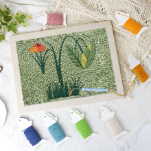 Cargar imagen en el visor de la galería, Punch Needle Kit con marco - Pradera Salvaje