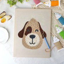 Cargar imagen en el visor de la galería, Punch Needle Kit con marco - Perro Sonriente