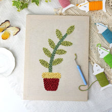 Cargar imagen en el visor de la galería, Punch Needle Kit con marco - Alegría en Maceta