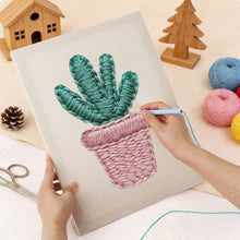 Cargar imagen en el visor de la galería, Punch Needle Kit con marco - Cactus Kawaii