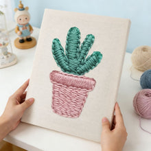Cargar imagen en el visor de la galería, Punch Needle Kit con marco - Cactus Kawaii