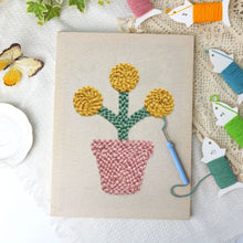 Cargar imagen en el visor de la galería, Punch Needle Kit con marco - Mano Verde
