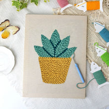 Cargar imagen en el visor de la galería, Punch Needle Kit con marco - Suculenta Soleada