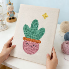 Cargar imagen en el visor de la galería, Punch Needle Kit con marco - Cactus Sonriente