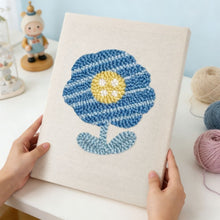 Cargar imagen en el visor de la galería, Punch Needle Kit con marco - Flor Azul