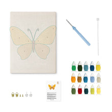 Cargar imagen en el visor de la galería, Punch Needle Kit con marco - Mariposa Dorada