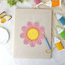 Cargar imagen en el visor de la galería, Punch Needle Kit con marco - Margarita Rosa