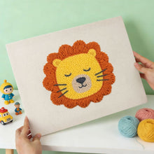 Cargar imagen en el visor de la galería, Punch Needle Kit con marco - León Dormido