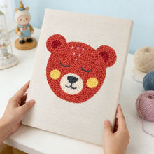 Cargar imagen en el visor de la galería, Punch Needle Kit con marco - Oso Cariñoso