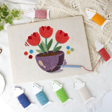 Cargar imagen en el visor de la galería, Punch Needle Kit con marco - Tulipanes Coloridos