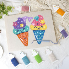 Cargar imagen en el visor de la galería, Punch Needle Kit con marco - Sueños de Helado