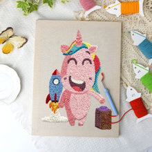 Cargar imagen en el visor de la galería, Punch Needle Kit con marco - Aventura Unicornio