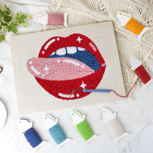 Cargar imagen en el visor de la galería, Punch Needle Kit con marco - Labios Pop Art