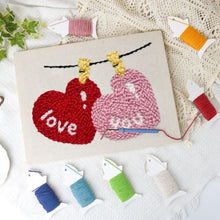 Cargar imagen en el visor de la galería, Punch Needle Kit con marco - Amor en el Aire