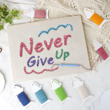 Cargar imagen en el visor de la galería, Punch Needle Kit con marco - Never Give Up