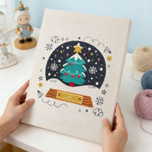 Cargar imagen en el visor de la galería, Punch Needle Kit con marco - Árbol de Navidad Mágico