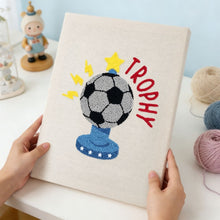 Cargar imagen en el visor de la galería, Punch Needle Kit con marco - Trofeo de Fútbol