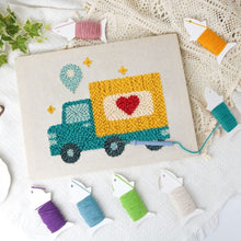 Cargar imagen en el visor de la galería, Punch Needle Kit con marco - Entrega de Amor