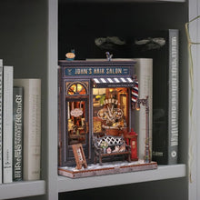 Cargar imagen en el visor de la galería, Casa Miniatura - El Salón de John