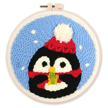 Cargar imagen en el visor de la galería, Punch Needle Pingüino de Papá Noel