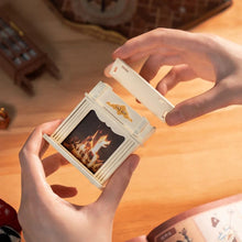 Cargar imagen en el visor de la galería, Casa Miniatura - Sala de estar de Catherine