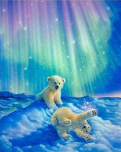 Cargar imagen en el visor de la galería, Punto De Cruz Diamante - Punto De Cruz Diamante - Osos Y La Aurora Boreal - Figuredart - Mascotas Oso Punto De Cruz Diamante Animales
