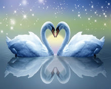 Cargar imagen en el visor de la galería, Punto De Cruz Diamante - Punto De Cruz Diamante - Cisnes Y El Corazón - Figuredart - Cisnes Mascotas Punto De Cruz Diamante Animales Punto