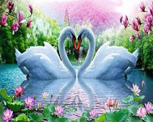 Cargar imagen en el visor de la galería, Punto De Cruz Diamante - Punto De Cruz Diamante - Los Cisnes Del Amor - Figuredart - Cisnes Mascotas Punto De Cruz Diamante Animales