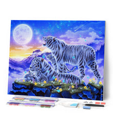 Cargar imagen en el visor de la galería, Diamond Painting - Familia de tigres en luna llena